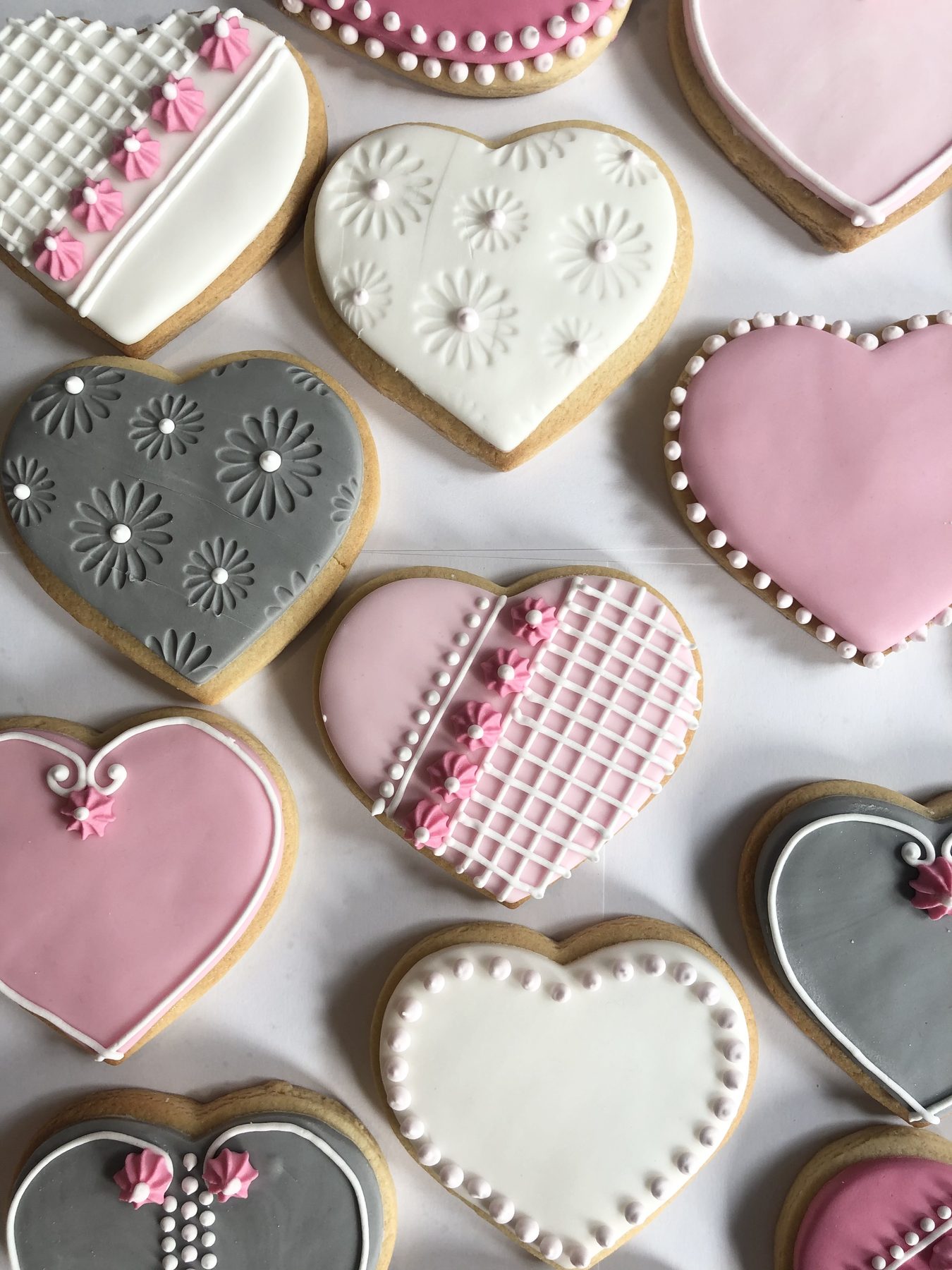 Hand-iced biscuit