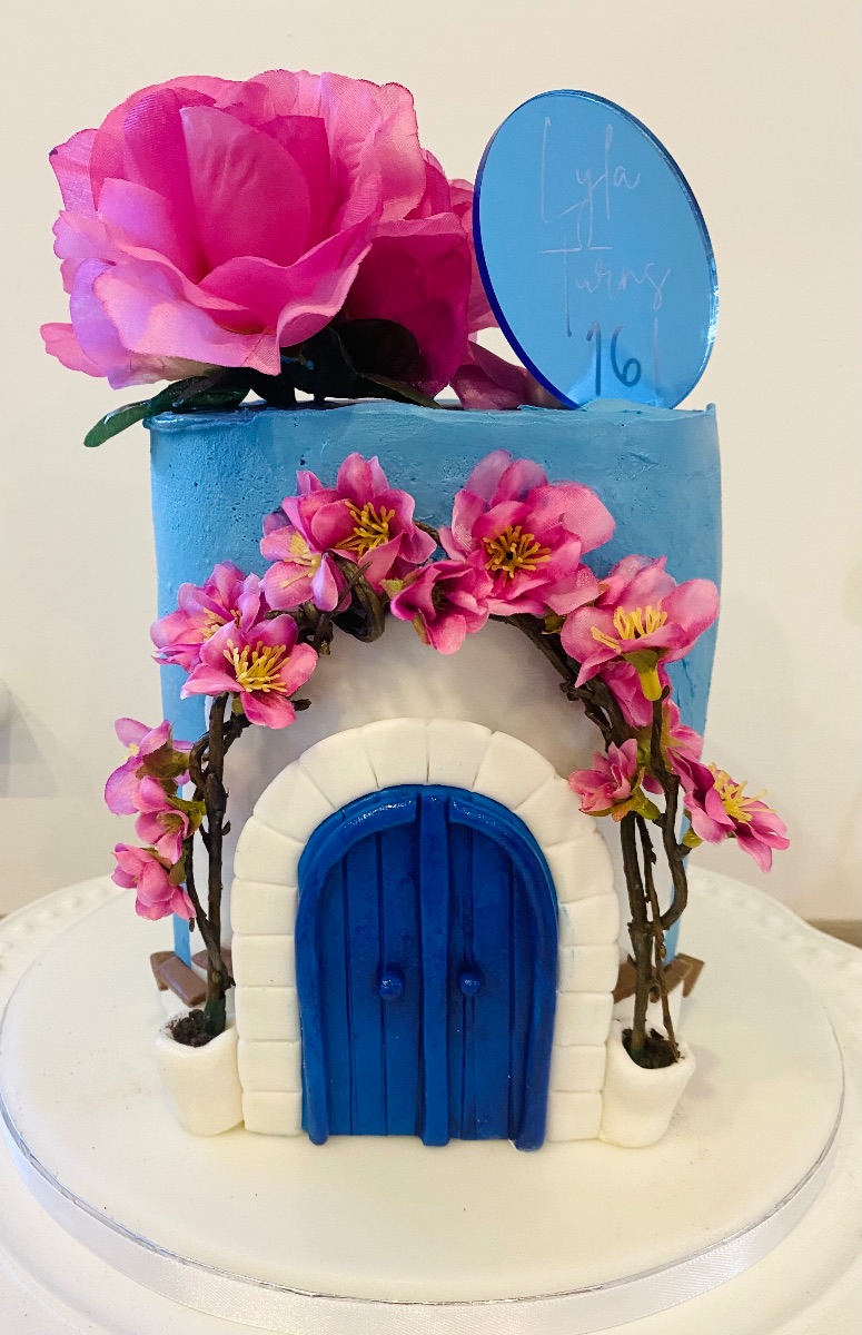 Pearl cascade wedding cake by Blossom Bakery, Chelmsford