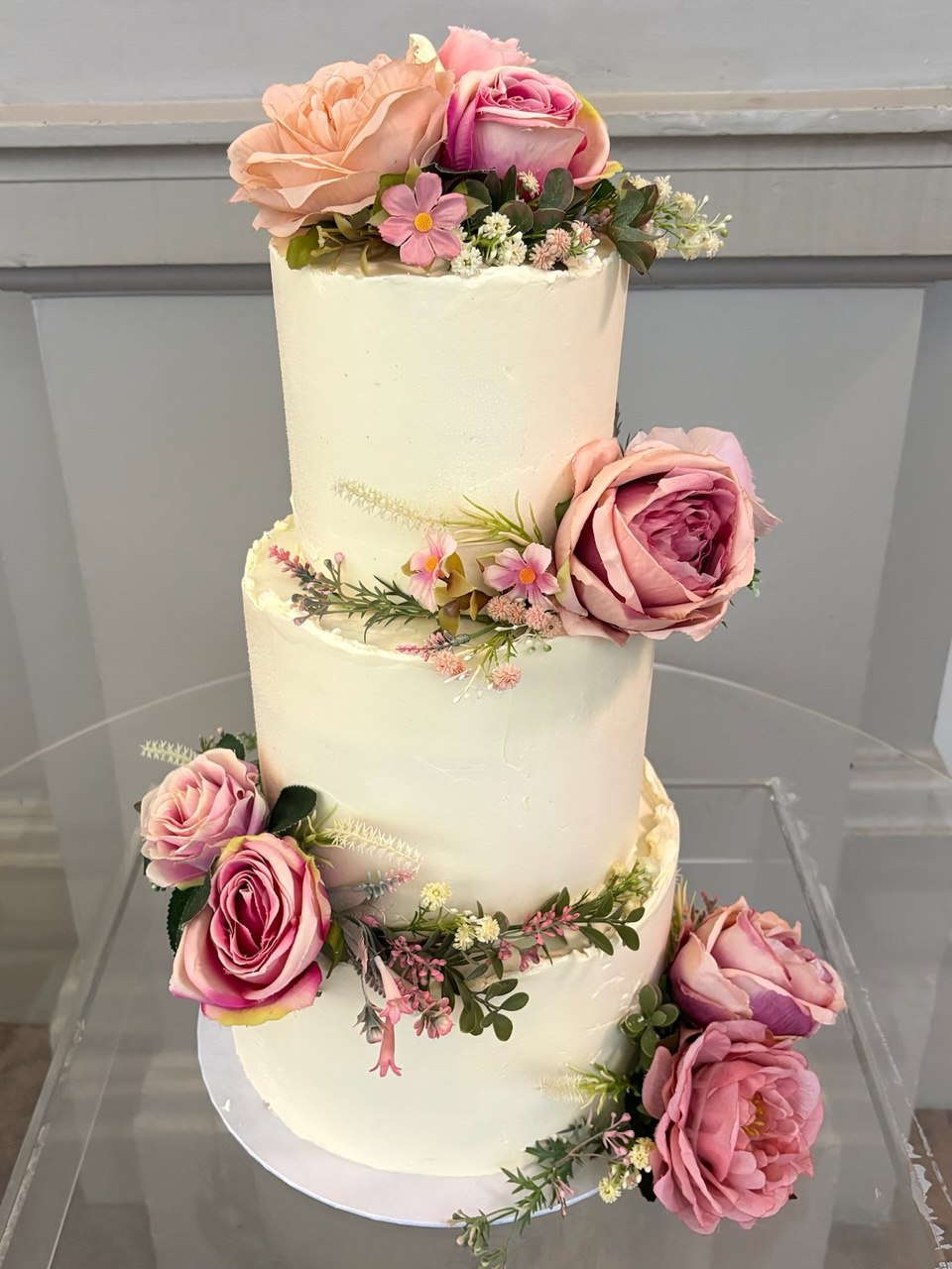 Bespoke cake with fresh pink garden-rose decoration by Blossom Bakery, Chelmsford